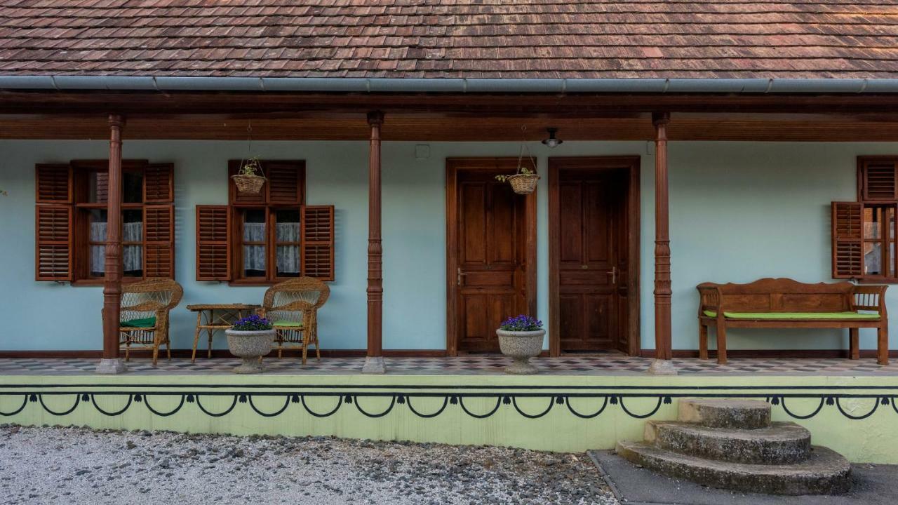 Noresa Etterem Es Panzio Szálka Exteriör bild