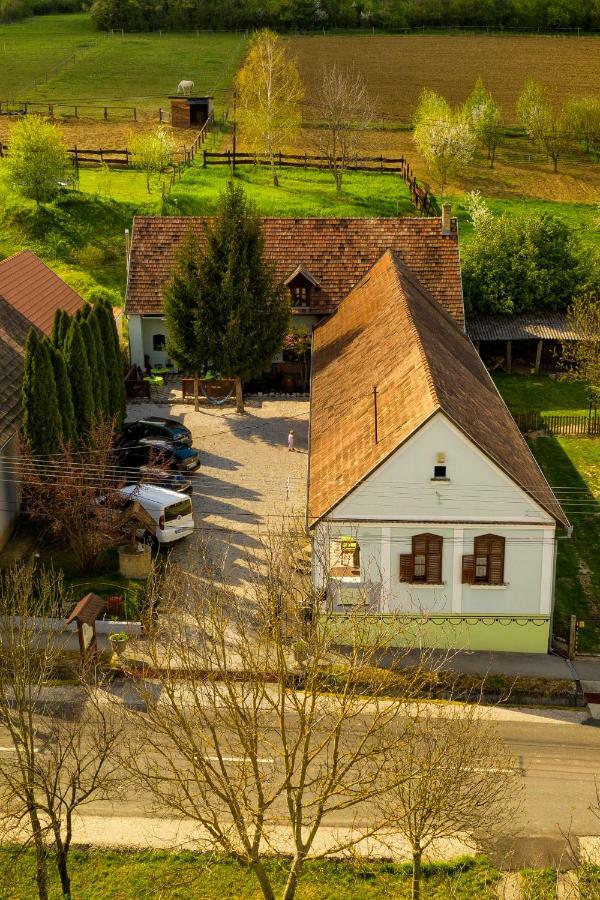 Noresa Etterem Es Panzio Szálka Exteriör bild